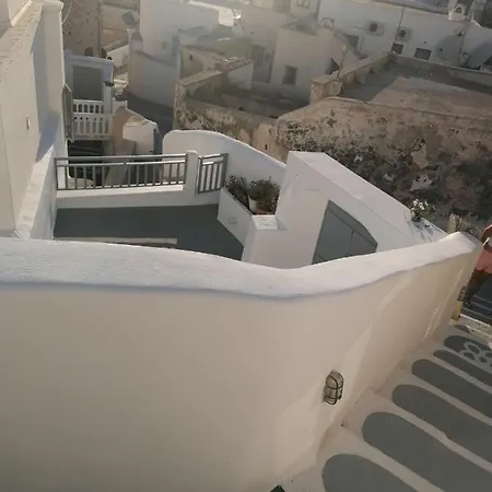 Imarkellis Santorini Cave House With Yard بيت للعطل Pýrgos