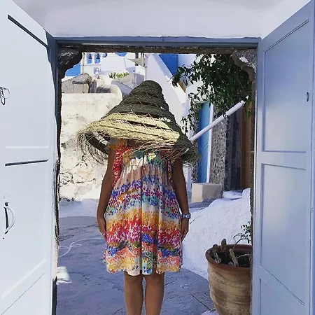 Imarkellis Santorini Cave House With Yard