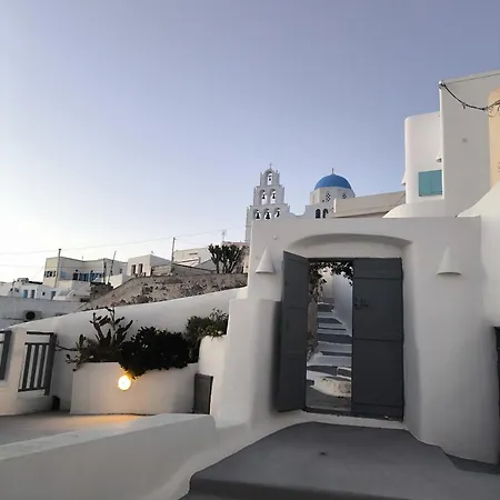 Imarkellis Santorini Cave House With Yard * Pýrgos