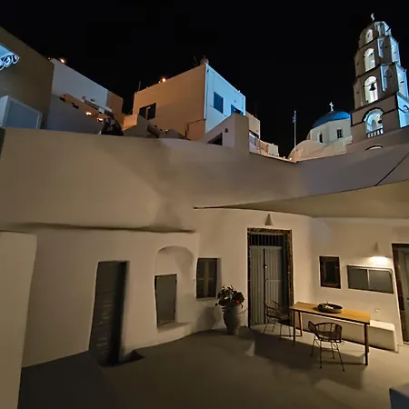 Imarkellis Santorini Cave House With Yard * Pýrgos