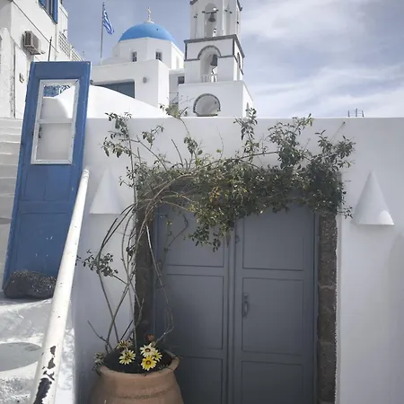 Imarkellis Santorini Cave House With Yard Pýrgos