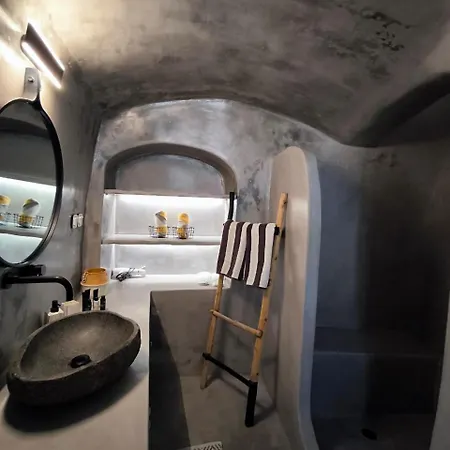 Imarkellis Santorini Cave House With Yard