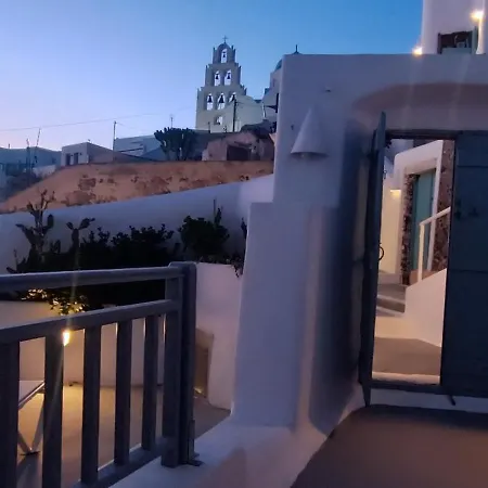 Ferienhaus Imarkellis Santorini Cave House With Yard Pýrgos