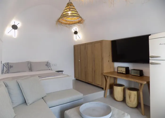 Imarkellis Santorini Cave House With Yard Tatil Evi Pýrgos