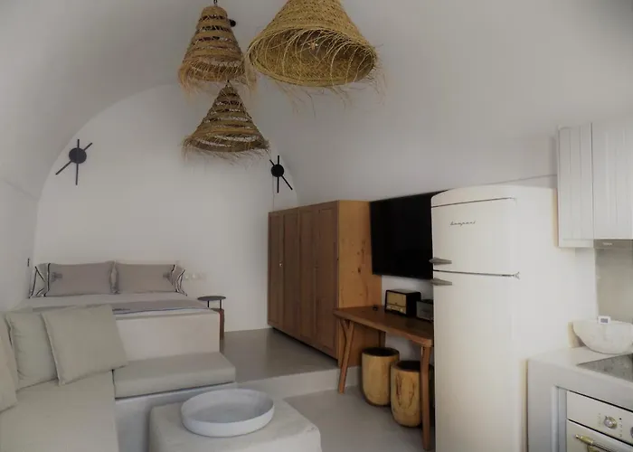 Imarkellis Santorini Cave House With Yard Casa de Férias Pýrgos