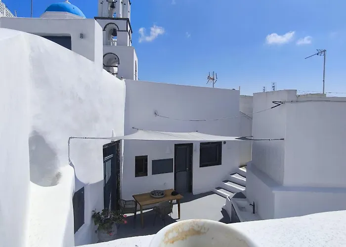 Imarkellis Santorini Cave House With Yard Pýrgos