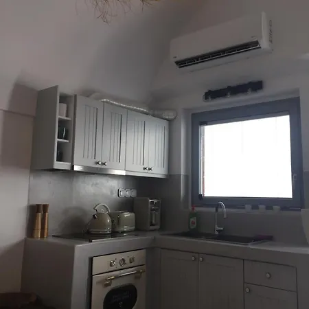 Imarkellis Santorini Cave House With Yard