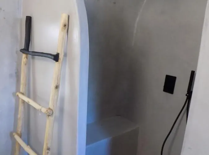 Imarkellis Santorini Cave House With Yard Semesterbostad