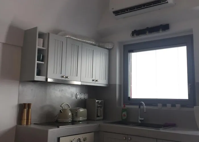 Imarkellis Santorini Cave House With Yard