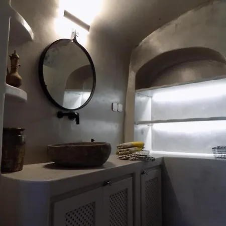 Imarkellis Santorini Cave House With Yard