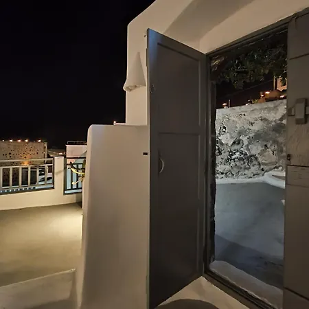 Dom wakacyjny Imarkellis Santorini Cave House With Yard