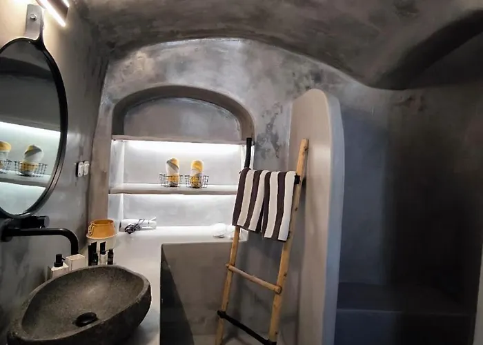 Imarkellis Santorini Cave House With Yard